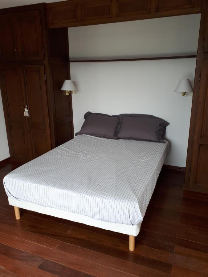 Bed and Breakfast L'Oustaou De L'Estama à Rocbaron Extérieur photo