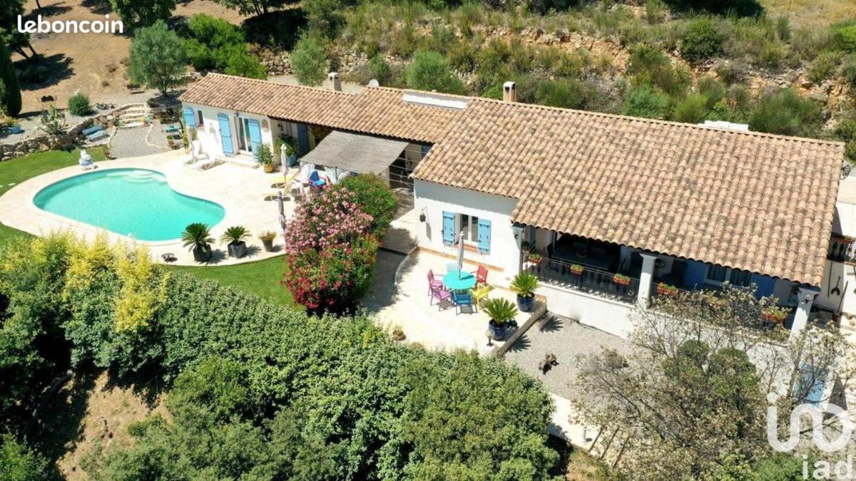 Bed and Breakfast L'Oustaou De L'Estama à Rocbaron Extérieur photo